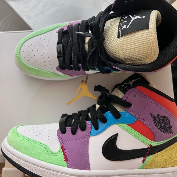 women's air jordan 1 mid se white/black-lightbulb - Picture 3 of 9